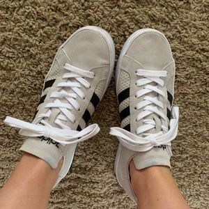 *GREAT CONDITION* Casual Adidas Sneakers. Size 8.5
